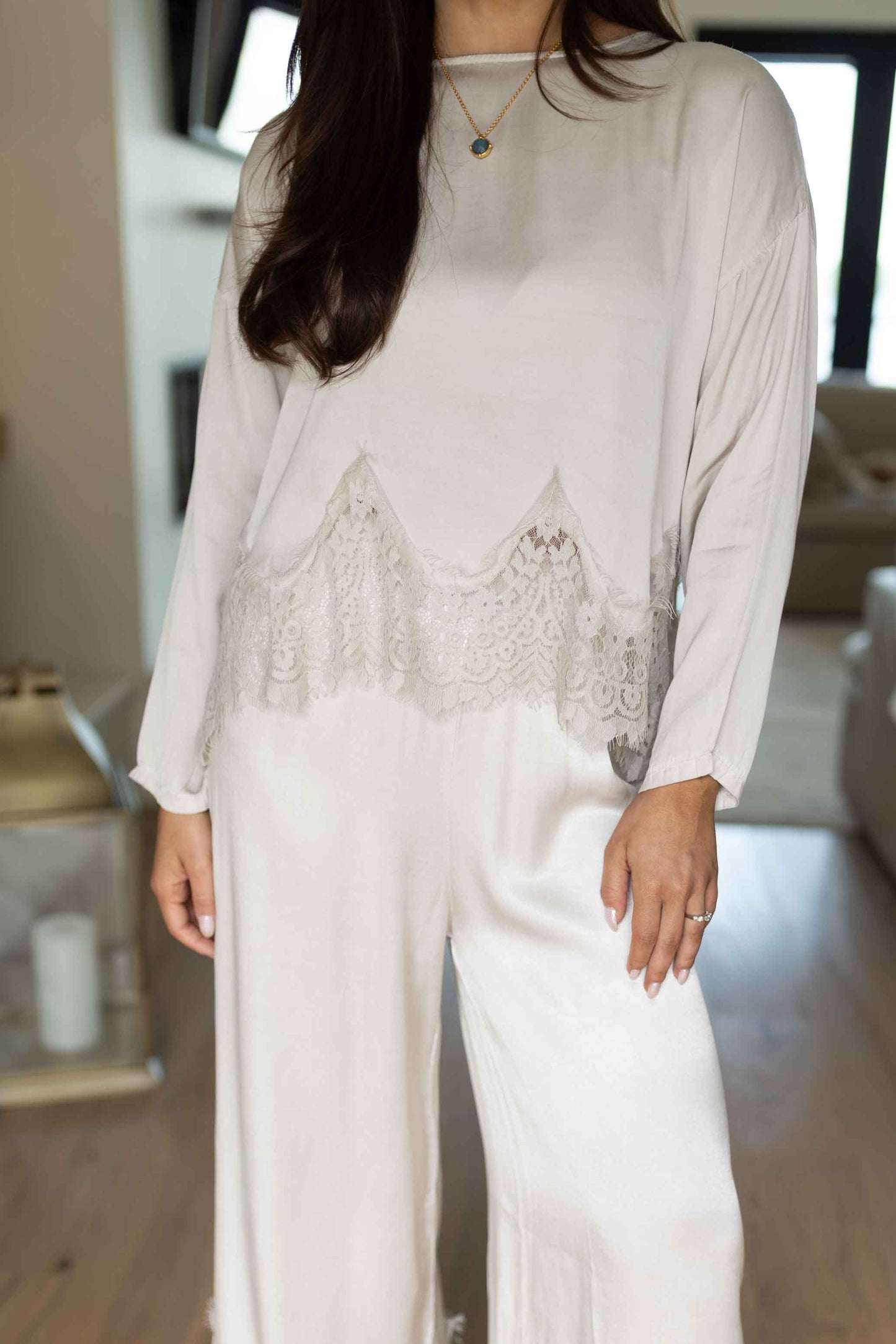 MM - Lace Hem Long Sleeve